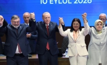 Rozetleri Erdoğan taktı