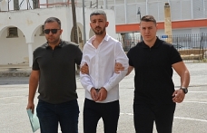 Markete sığındı canını kurtardı