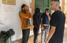 Üç tutuklu var