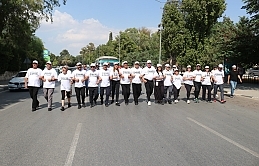 CTP milletvekilleri Ercan’dan Lefkoşa’ya yürüdü, son durak Cumhurbaşkanlığı Sarayı oldu