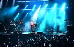 Ünlü sanatçı Mabel Matiz, DAÜ 27’nci Bahar Festivali’nde konser verdi