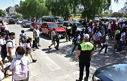 Polis ekipleri, okul çevrelerinde drone destekli denetim yaptı