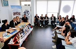 Cumhurbaşkanı Erhürman eşiyle birlikte Şampiyon Melekleri Yaşatma Derneği’ni ziyaret etti