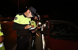 Denetimlerde 2 bin 525 araç kontrol edildi, 377 kişiye ceza yazıldı