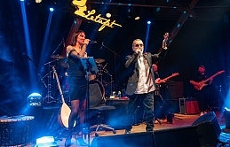 Letafet’te sahne alan Soner Olgun sevilen şarkılarını söyledi, Özlem Koldaş ise davul çalarak geceye ayrı bir renk kattı