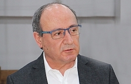 Gazeteciler Cemiyeti Başkanı Reşat Akar, yerel basının ciddi sorunlar yaşadığını, gazete dağıtımı ve uydu TV yayınlarının durma noktasına geldiğini açıkladı