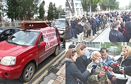 Hayvan üreticisi Rumlar, şap hastalığı kapsamında sağlıklı ineklerin de itlaf edildiğini belirterek, hükümeti protesto etti