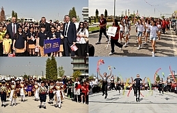 Lefkoşa’da kortej yürüyüşü gerçekleştirildi, Meclis bahçesinde tören düzenlendi