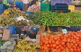 Gazimağusa’nın Perşembe Pazarı’nda domates kilosu 200 liradan satıldı