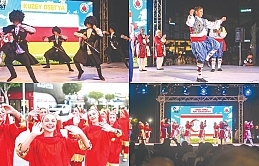 Uluslararası Yaz Sevinci Çocuk Festivali’nde sahnelenen gösteriler büyük beğeni topladı