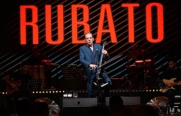 Müzik dolu bir gece 