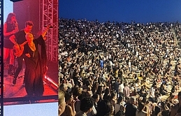 Gazimağusa'da sahne alan Sertab Erener'in konserine binlerce kişi akın etti