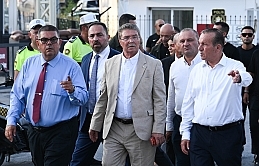 Başbakan Ünal Üstel, soruşturmanın selameti ve kamu vicdanının rahatlaması için Bayındırlık ve Ulaştırma Bakanı Erhan Arıklı’yı görevden aldığını açıkladı