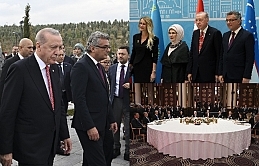 Cumhurbaşkanı Erdoğan, Türk Devletleri Teşkilatı zirvesine davet ettiği Erhürman’a büyük ilgi gösterdi