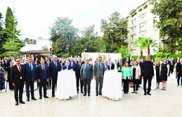 Plaket takdim edildi