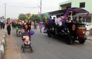 Geleneksel Enginar Festivali kortej yürüyüşü...