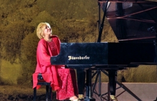 Gülsin Onay, Bellapais Müzik Festivali’nde piyano...