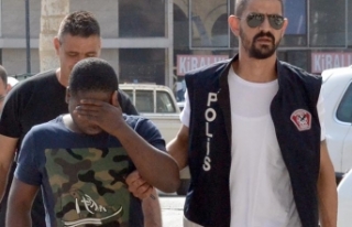 Aracıyla geziyordu