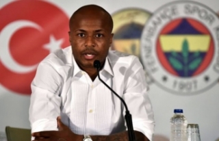 Andre Ayew imza attı