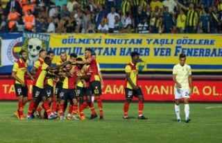 Fener, İzmir'de yıkıldı