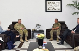 Larnaka’da askeri buluşma