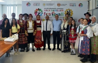 Lefkoşa Halk Dansları Festivali’ne katılan ekipler,...
