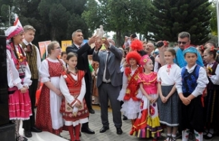 Meclis bahçesindeki etkinlikte sevgi balonları gökyüzüne...