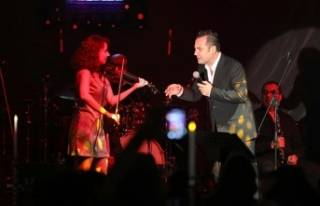 Merit Park Hotel’de sevenleriyle buluşan Ferhat...