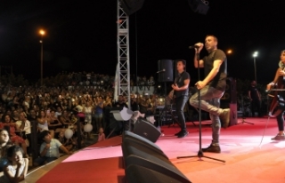 Pulya Festivali’nin finalinde sahne alan Haluk Levent,...