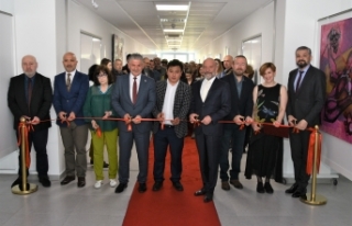 Kazakistanlı sanatçıların sergileri ziyarete açıldı