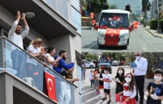 Girne'de 23 nisan coşkusu evlere taşındı