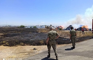 Gaziköy’de bin 500 rulo balya yandı
