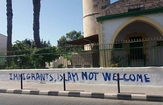 AKEL cami saldırısını kınadı