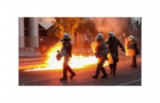 Yunanistan'da eylemcilerle polis çatıştı