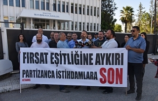 Hükümet protesto edildi