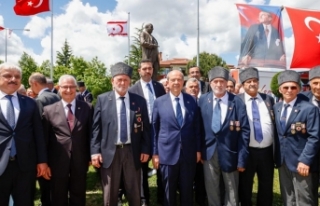 Kalplerde taht kurdu