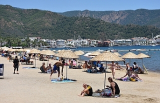 Tatilciler plajlara akın etti