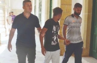 Cüzdanına sakladı