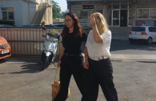 Ezgi, Özlem’in dişini kırdı