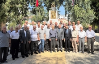 Plaket takdim edildi