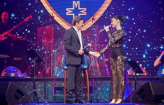 Şarkılar birlikte söylendi