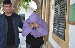 Araçta 2 makas bulundu