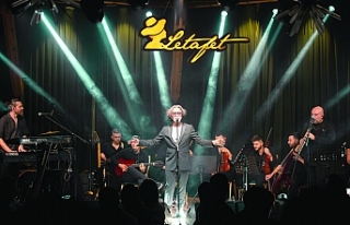 Şarkılar birlikte söylendi