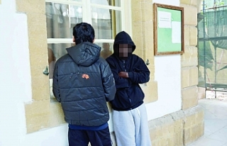 Hücrede bekliyorlar