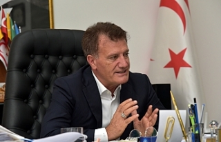 Sürekli borçlanıyoruz