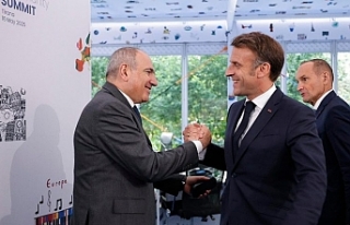 Macron durmuyor