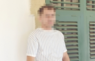 Boğazını da sıktı