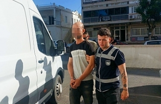 Parmağını kopardı