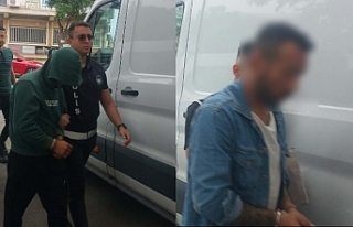 İç çamaşırına gizledi