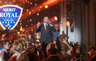 Şarkılarıyla mest etti